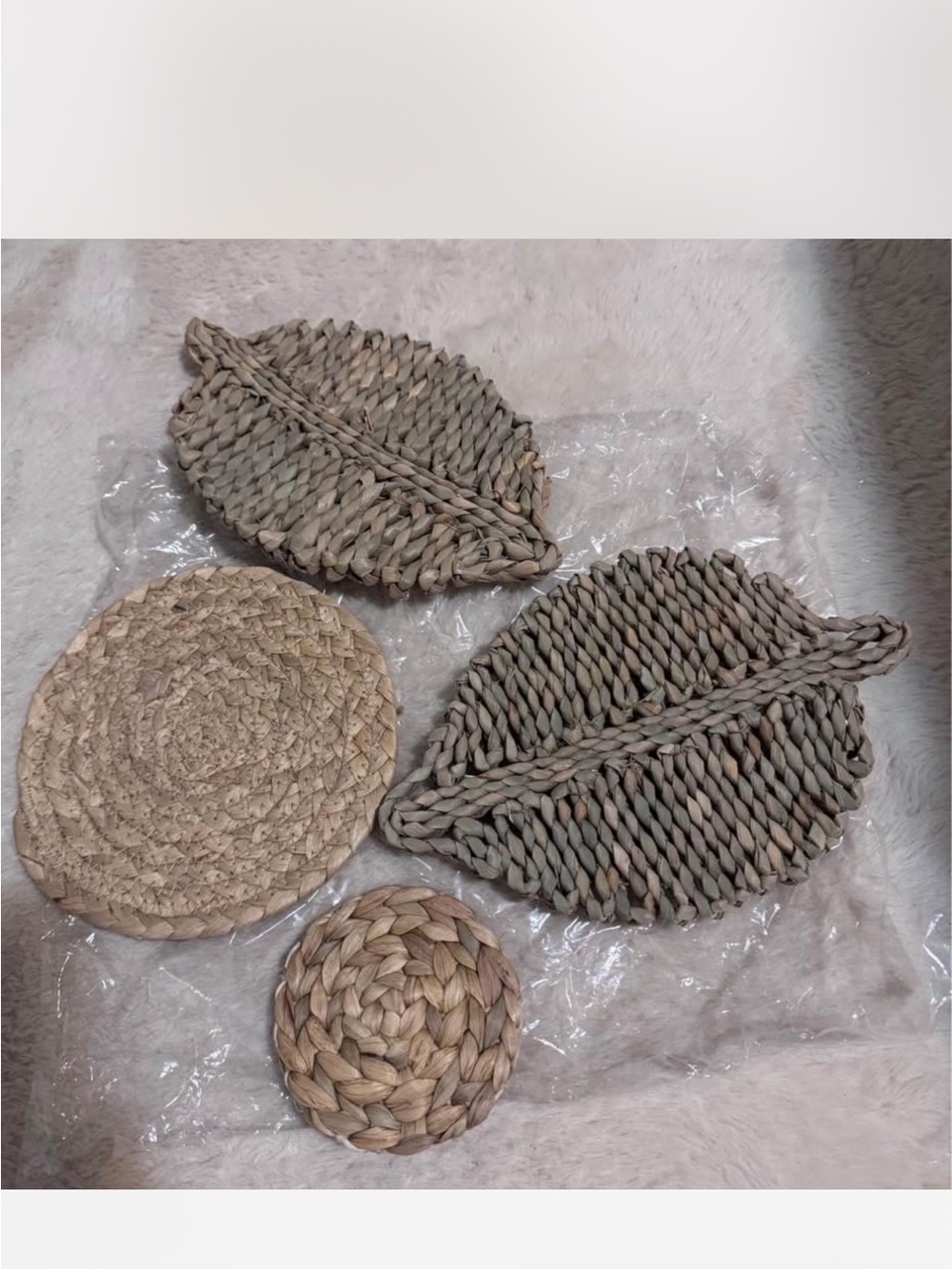 Woven Leaf & Round Decor